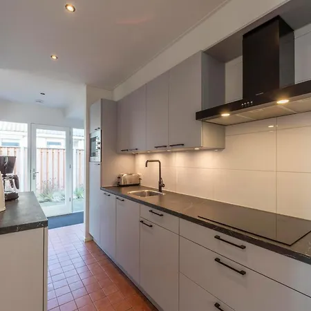 Coastal With Jacuzzi Сasa de vacaciones