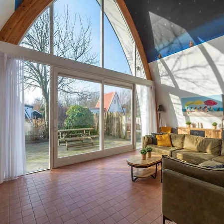 Semesterbostad Coastal With Jacuzzi