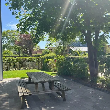 Semesterbostad Coastal With Jacuzzi Groote Keeten