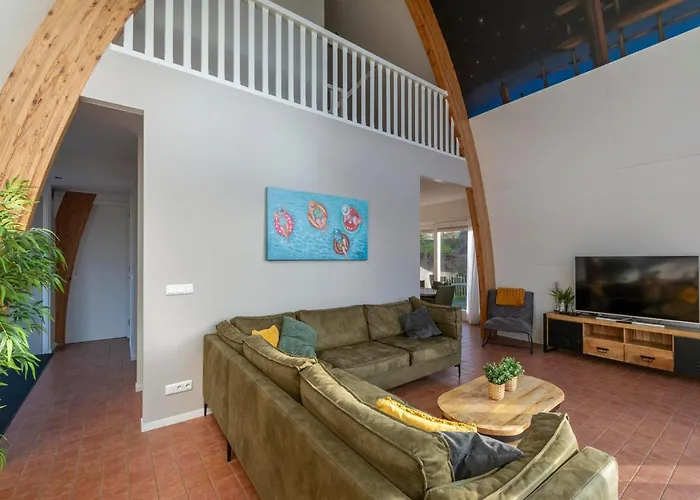 בית נופש Coastal With Jacuzzi *