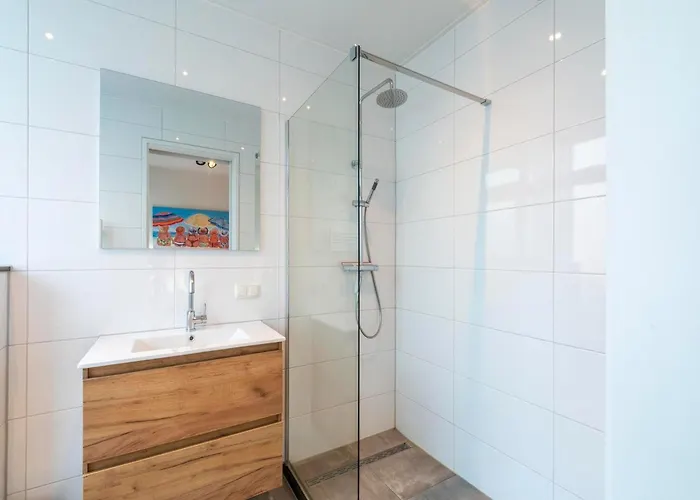 בית נופש Coastal With Jacuzzi *